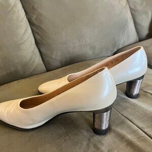 Salvatore Ferragamo Classic Pumps, Size 8aa (narrow)